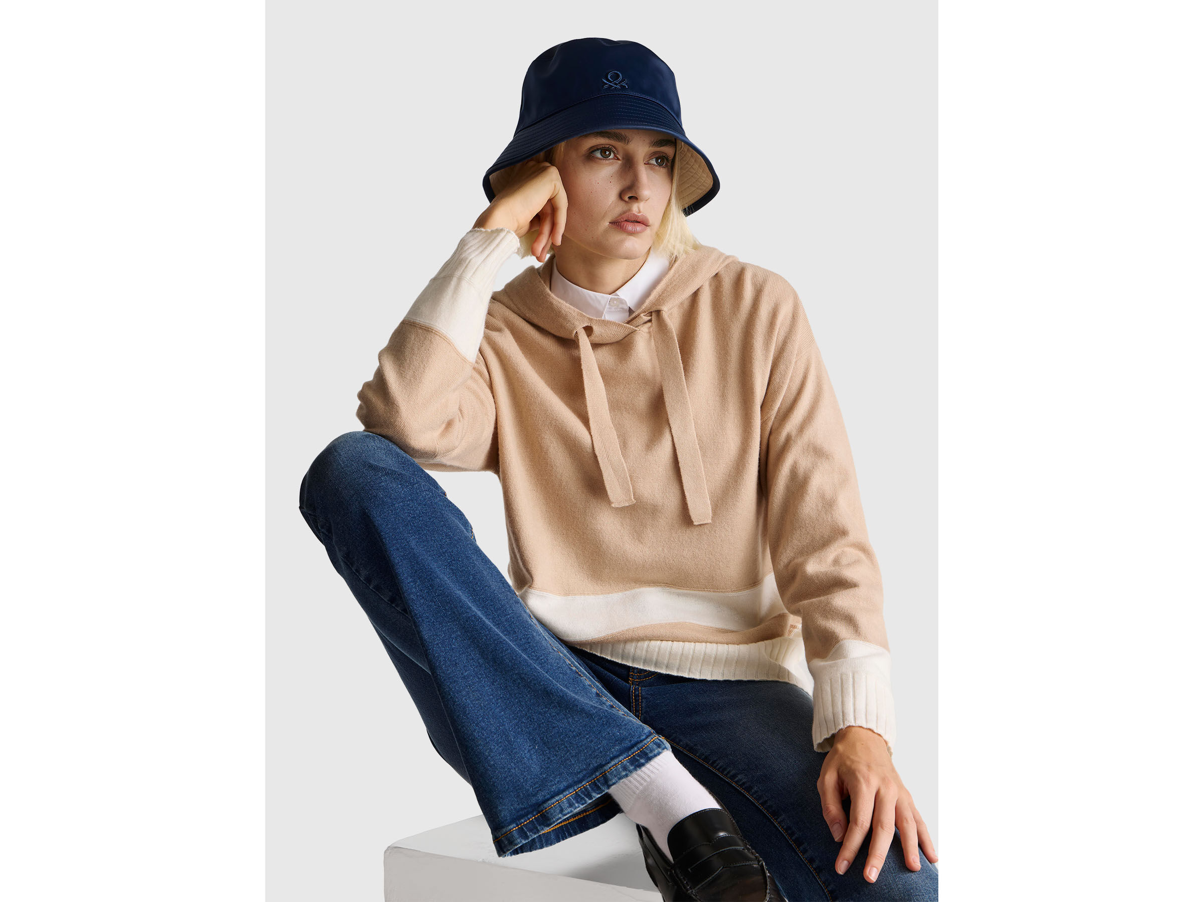 SWEATER W/HOOD Mujer image number 3